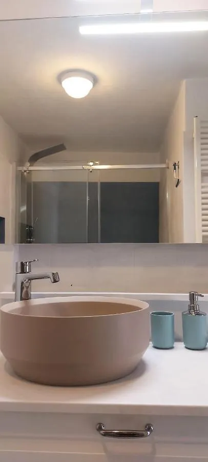 L'Airone - Casa Vacanza Mandello del Lario 0*,  Italy